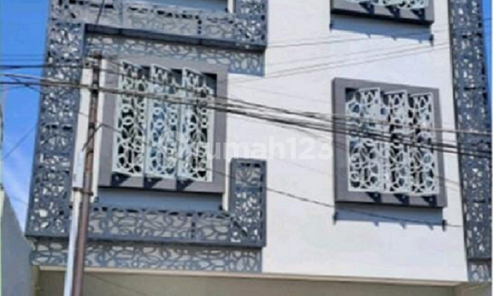 For Sale: Row of Shophouses on Genteng Raya Street, Surabaya 2