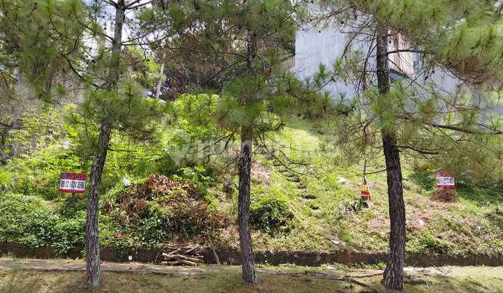 Wide Land with Strategic Hook in Setiabudi Complex Near UPI Campus