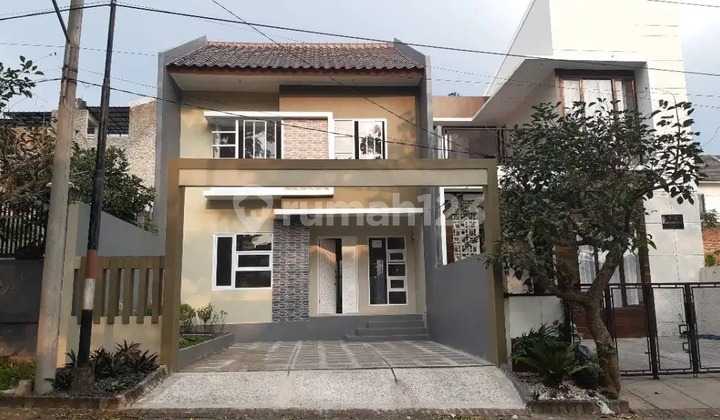 Rumah 2 Lantai Komplek Permana Cimahi Taman Depan Belakang