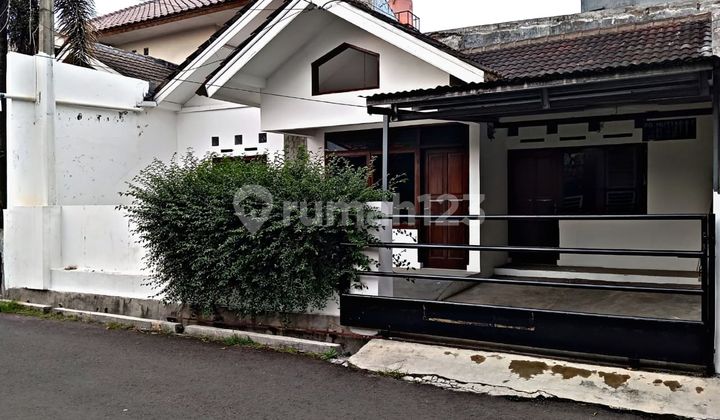 Comfortable Rental House in Cibabat Cimahi, Strategically Located 2 Minutes from the City Hall