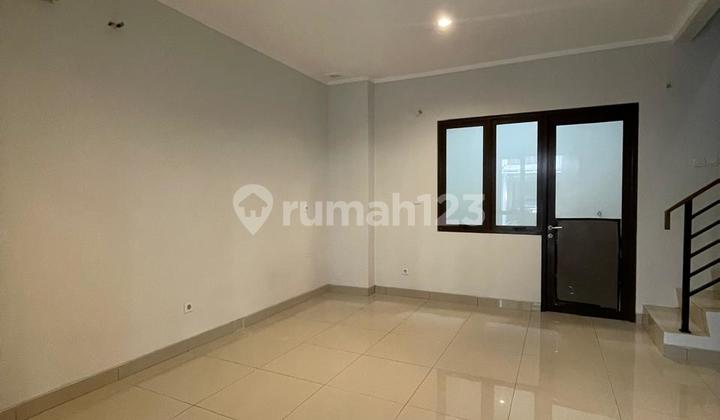 Disewakan Rumah Siap Huni di Cluster Burgundy Summarecon Bks 2