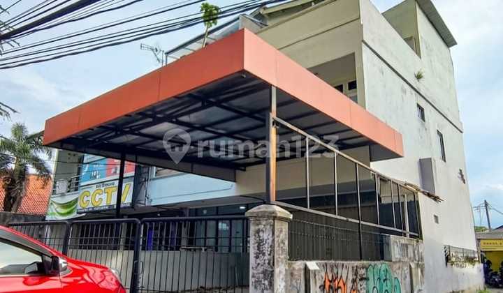 English translation: Free from Floods, Shophouse, 3 Floors, City Center