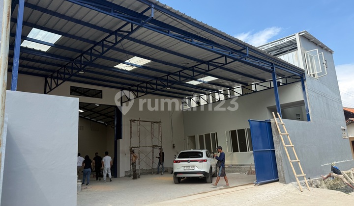 For Rent: Warehouse, Kavling DPR Blok C11 - Land Area 830 / Building Area ±645 m², 2-Story Office, Electricity 7700W For Rent: Warehouse, Kavling DPR Blok C11 - Land Area 830 / Building Area ±645 m², 2-Story Office, Electricity 7700W