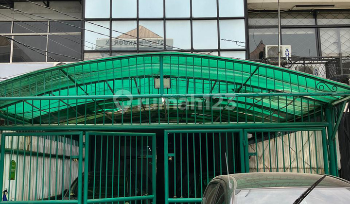 For Rent: Ruko Arjuna Kebon Jeruk, Land Size 5 X 47 (235 M2), Building Size: 940, Floors: 9, Bedrooms: 4, Certificate: SHM, Facing: South, Electricity: 16,600 VA, Suitable for Business & Office. 1