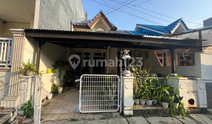 Comfortable Exclusive Residence Cluster Cattleya Banjar Wijaya 2 Floors SHM