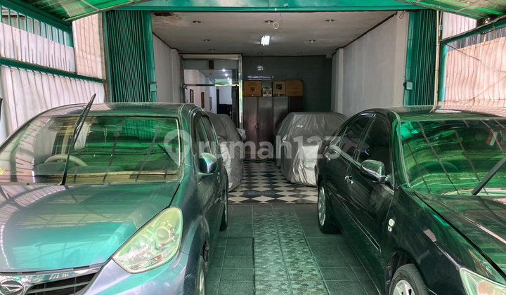 For Rent: Ruko Arjuna Kebon Jeruk, Land Size 5 X 47 (235 M2), Building Size: 940, Floors: 9, Bedrooms: 4, Certificate: SHM, Facing: South, Electricity: 16,600 VA, Suitable for Business & Office. 2