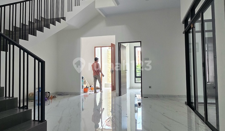 Dijual Cepat Rumah Baru Premium Taman Villa Meruya, Jalan 3 Mobil, 3+1 KT, Selatan, Granit 80X80, Smart Door Lock, Carport 2 Mobil, Keamanan 24 Jam, Siap Huni Bonus 4 Ac Gratis, Full Spec Premium, SHM Dijual Cepat Rumah Baru Premium Taman Villa Meruya, Jalan 3 Mobil, 3+1 KT, Selatan, Granit 80X80, Smart Door Lock, Carport 2 Mobil, Keamanan 24 Jam, Siap Huni Bonus 4 Ac Gratis, Full Spec Premium, SHM