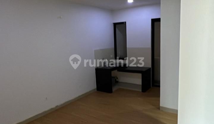 Disewakan Condo Green Royal Karang Tengah - Semi Furnish, 5 Menit ke Tol