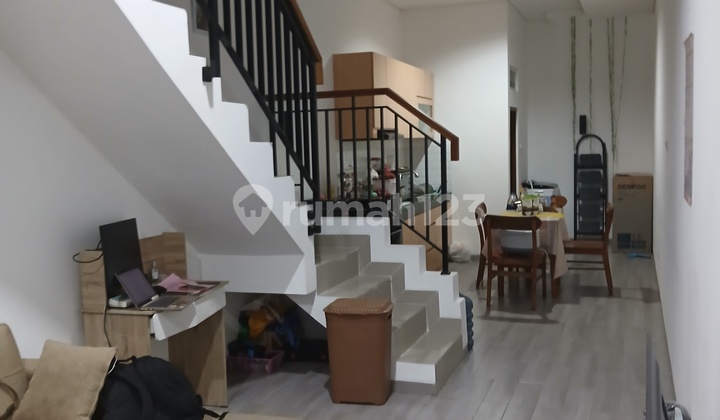 Quick Sale 3-Story Ready-to-Occupy House in Kebon Jeruk 2