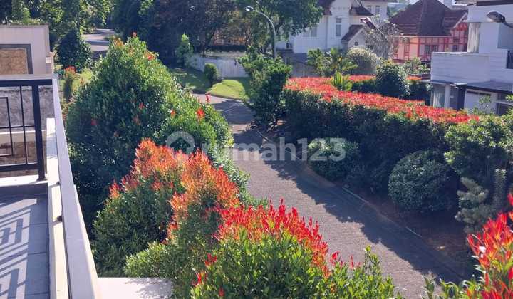 Premium Hook House Sentul City with Mountain View, Near Aeon and Ikea 2