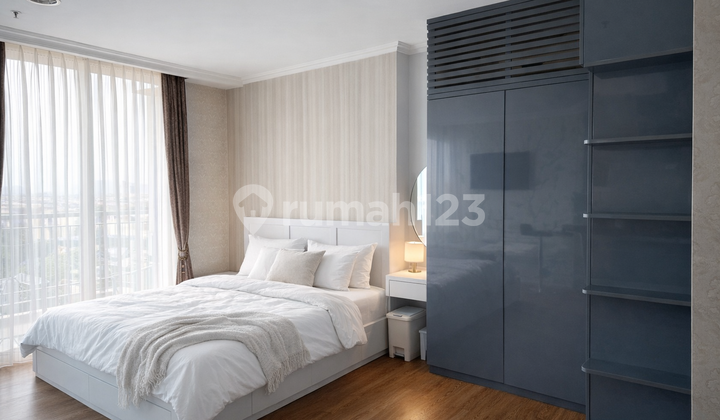 Minimalist Studio Apartment with City View Balcony Minimalist Studio Apartment with City View Balcony