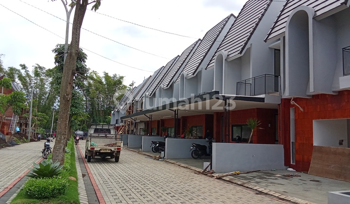 Rukost Premium 2 Floors Near Brawijaya University Malang 2
