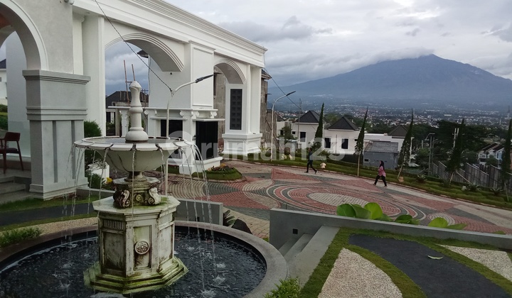 Luxurious Villa with Mountain View near Batu