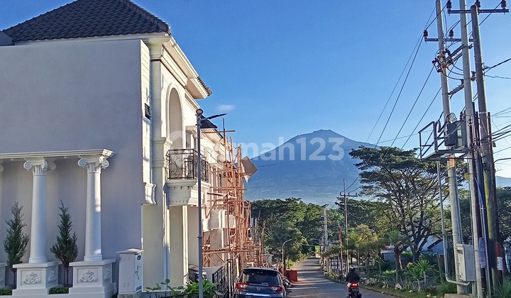 Villa/ Luxury 2-Storey House Strategically Located Near Batu-Malang 2