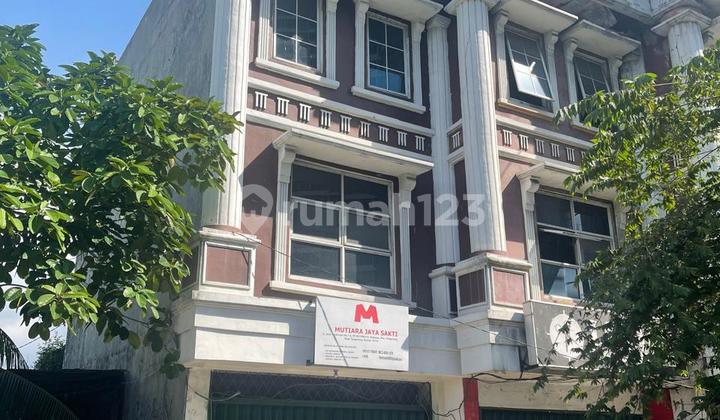 Strategic Shop House in Front of Tangerang City Mall For Sale Through Auction !! 2