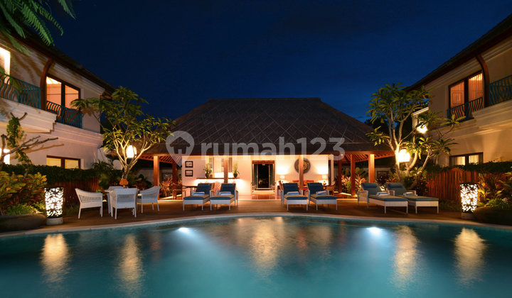 Dua Kamar Apartemen Dengan Akses Kolam Renang Dua Kamar Apartemen Dengan Akses Kolam Renang