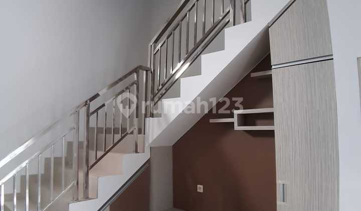 Rumah 3 Lantai Full Furnished Dekat Stasiun KRL Commuter Line, Tambun Selatan, Bekasi 2