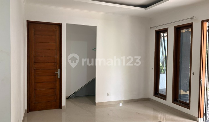Rental 3-Story Semi Furnished House in Pd. Pucung, Pd. Aren District Rental 3-Story Semi Furnished House in Pd. Pucung, Pd. Aren District
