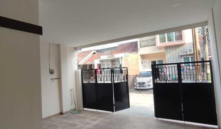 For Sale Nice 2.5-Story House with SHM Certificate, Catalina Cluster, Gading Serpong Tangerang 2