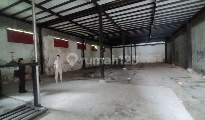 2-Story Warehouse Ready for Use