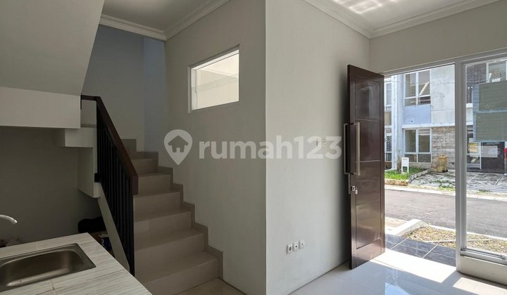 Rumah Akses Cepat ke Pendidikan: 5 Menit ke Sma N 5 Depok" 2