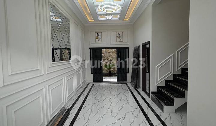 "Kesempatan Emas! Rumah Istana di Cipayung, Cicilan Super Ringan"