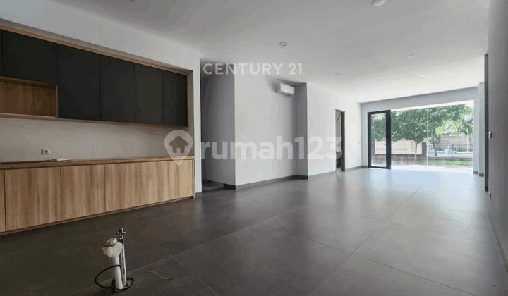 New Luxury House Hook Alam Sutera in Front of Sports Club 2