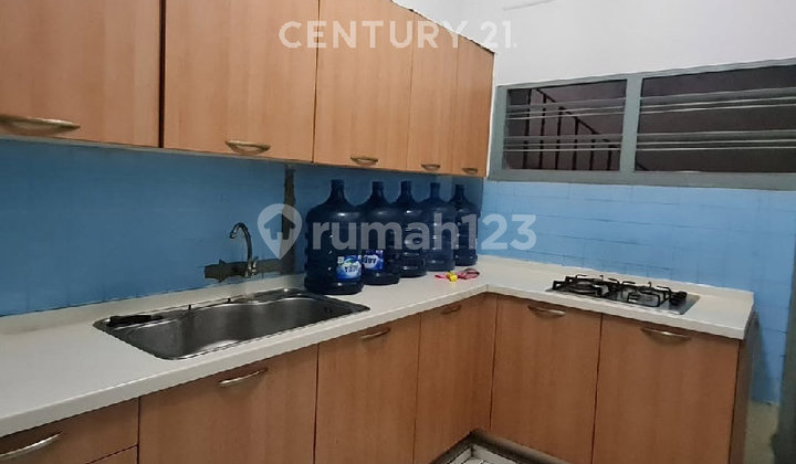 2-Story House in Cideng, Central Jakarta, Strategic Location 2