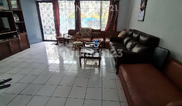 2-Story House in Cideng, Central Jakarta, Strategic Location