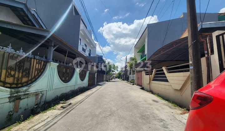 For Sale 3-Story Ratu Taman House Ready to Use For Sale 3-Story Ratu Taman House Ready to Use