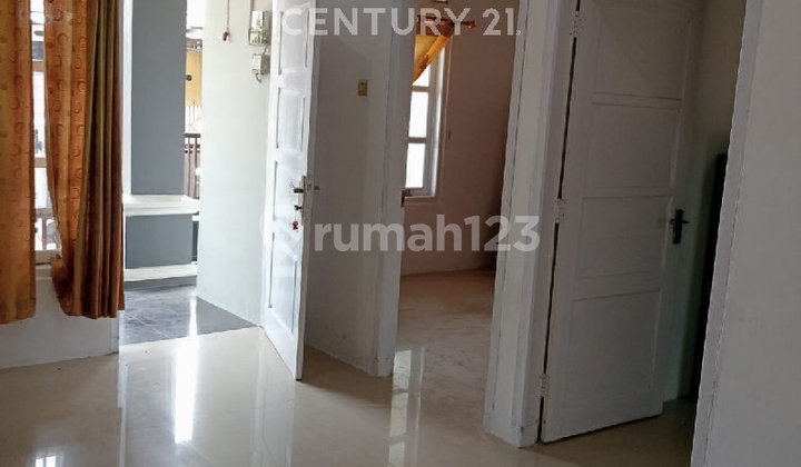 Comfortable, Tall, and Car Accessible House in Tegal