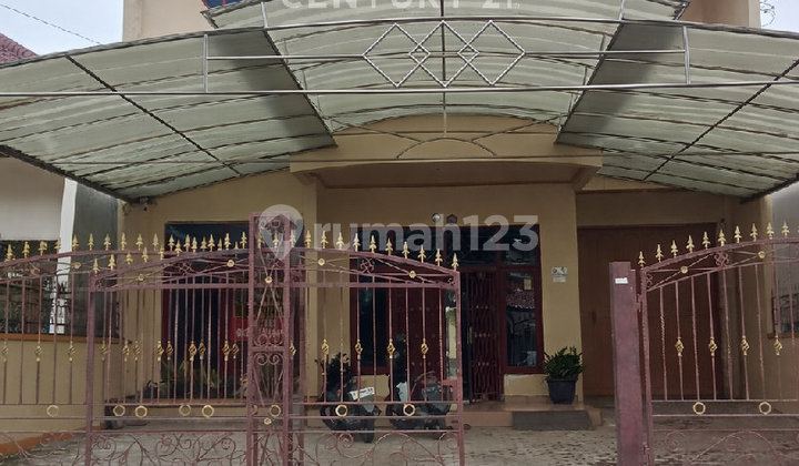 Luxurious, Comfortable, and Strategic House in the Center of Tegal City