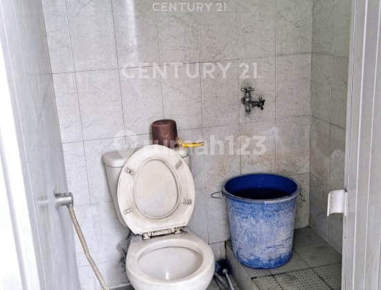 Lower Price Strategic Location Ready-to-Use Shop House in Tegal 2