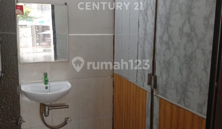 Strategic Commercial Shop House with Business Bonus in Tegal 2
