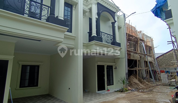 Most Economical Classic Car Access House in Jagakarsa, South Jakarta 2