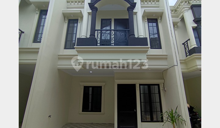 Most Economical Classic Car Access House in Jagakarsa, South Jakarta