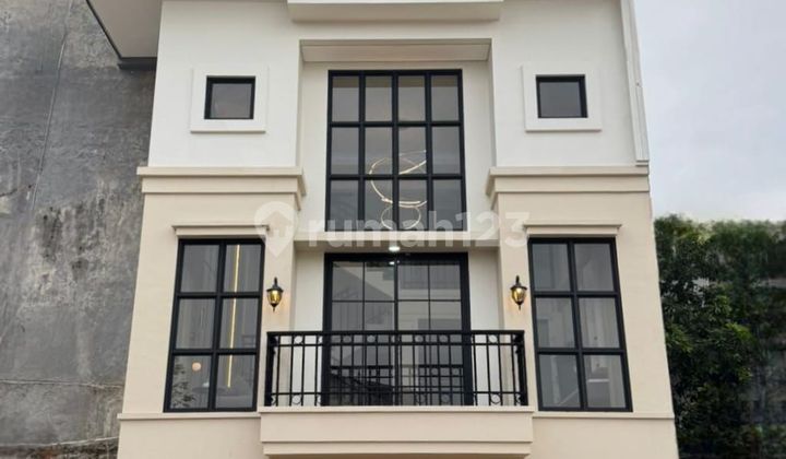 4-Storey Townhouse Super Strategic in Mampang Prapatan, South Jakarta