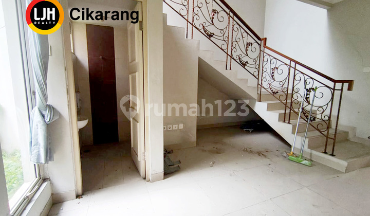 Dijual Rumah dengan 4 Kamar Tidur di Vassa Terrace Lippo Cikarang 2