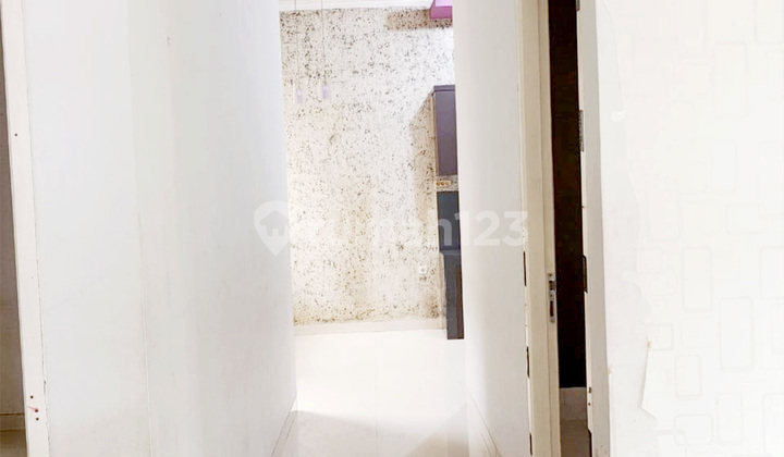 Rumah Hook dengan 4+1 KT di Taman Lembah Hijau Lippo Cikarang 2