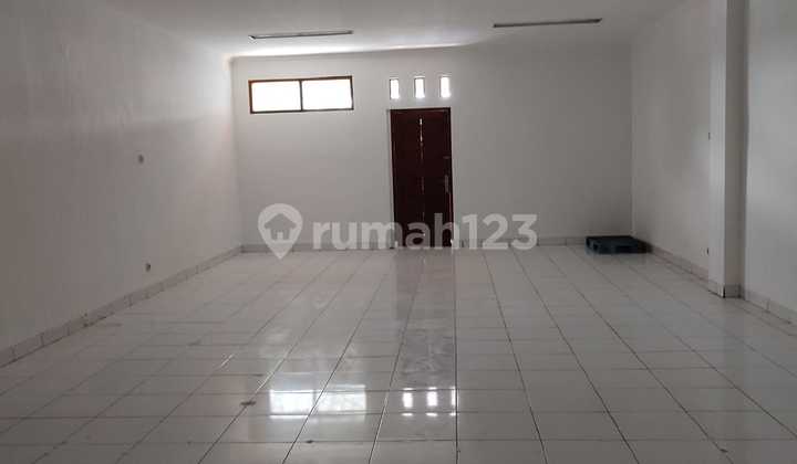 For Rent... 2-Story Shop House, Rawamangun Fronting Main Road, (1 Floor: 80 Million) / (2 Floors: 150 Million) Strategic Location, Flood-Free. 2