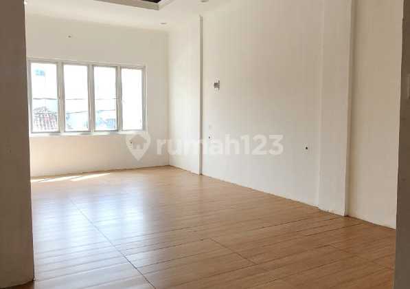 For Sale/ Rent.. 3-Story Shop House, West Jakarta Simplicity, Flood-Free, Strategic Location. (Van) 2