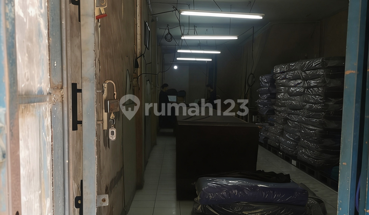 For Sale, Robinson Bandengan Shophouse, 3.5 Floors, Strategic Location, Toll Access, Flood-Free. 2
