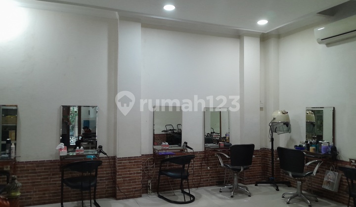 Sunter House, 3 Floors, Size 8X13, 6 Bedrooms, 5 Bathrooms.