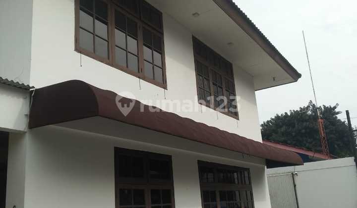 Di Jual Cepat... Rumah Bagus, 2 Lantai, Bebas Banjir, Lokasi Strategis.(Van/Lan)