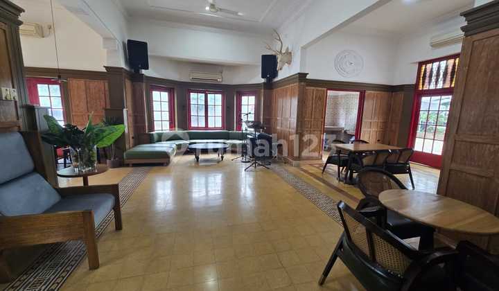 For Rent House can be used as Office or Clinic or Business Space or Cafe Restaurant, Strategic Location Near Menteng, Matraman, Pegangsaan, Central Jakarta.