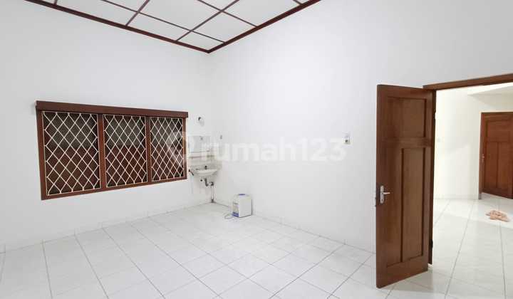 For Rent House bisa Kantor dan Tempat Tinggal dan Multifungsi Dekat Senayan dan Blok M dan Mabes dan Perkantoran di Kebayoran Baru Jakarta Selatan 2