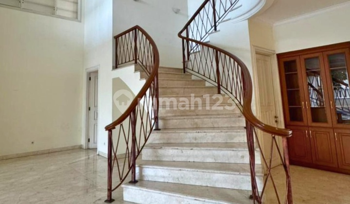 For Rent Modern Minimalist House near JIS and Golf Hill and Pondok Indah Mall, Peaceful and Lush Location in Pondok Indah, South Jakarta 2