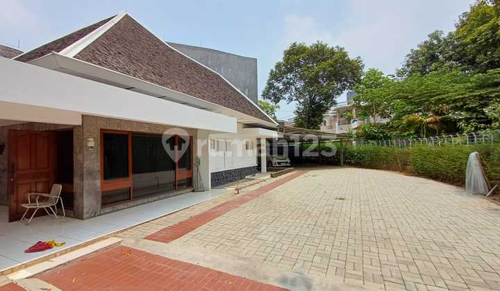 For Rent House can be Office and Residence and Multi-function Near Senayan and Blok M and Headquarters and Office Buildings in Kebayoran Baru South Jakarta