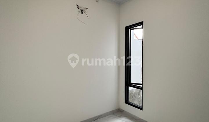 For Sale Brand New Modern House Comfortable and Serene Location Strategic Area Meruya West Jakarta 2