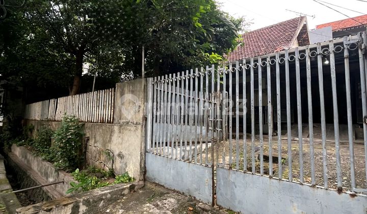 For Sale Rumah Hitung Tanah Bangunan Lama Area Komersil Pinggir Jalan Raya Bagus untuk Usaha ,Kantor , Resto atau Multifungsi Lokasi Strategis Area Kebayoran Barujakarta Selatan